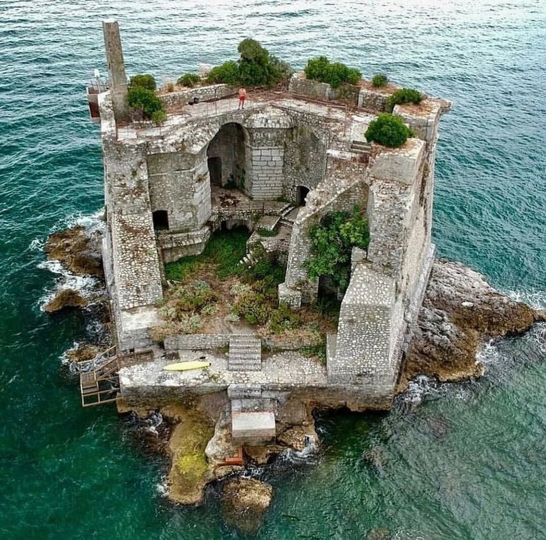 Torre School, Италия