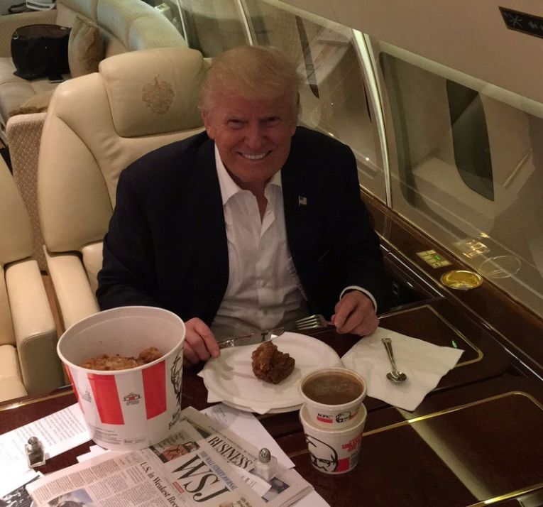 Питание KFC в частном самолете (2016)