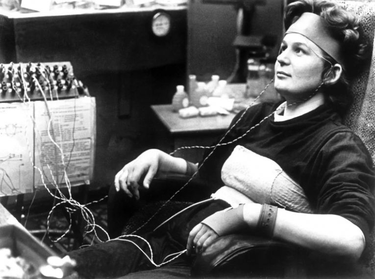 1963 год — советский космонавт Валентина Терешкова становится первой женщиной, отправившейся в космос