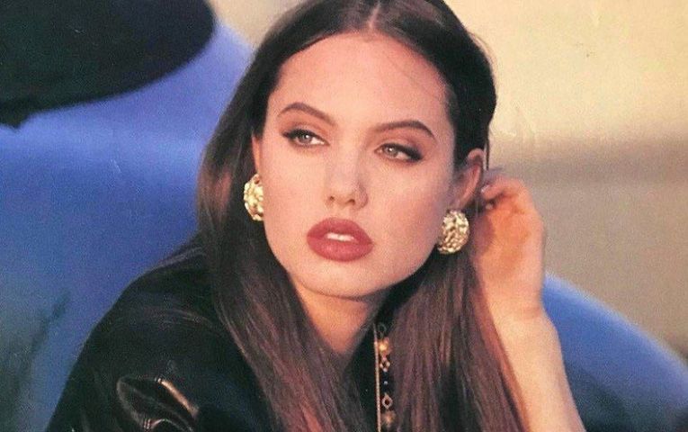Анджелина Джоли в 1992 году