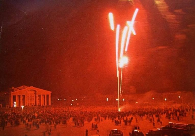 Торжественная съемка, посвященная дню первого полета Гагарина в космос — Площадь Сухэ-Батора, 1961 год