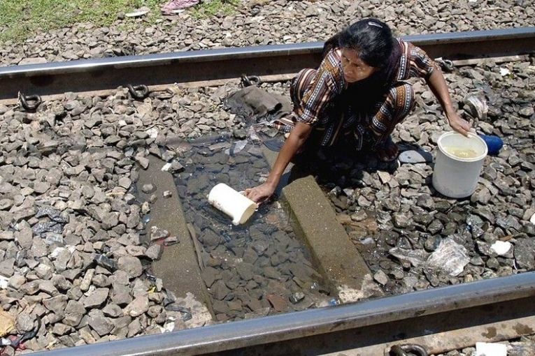 С каждым днем ​​человеческие ресурсы питьевой воды сокращаются