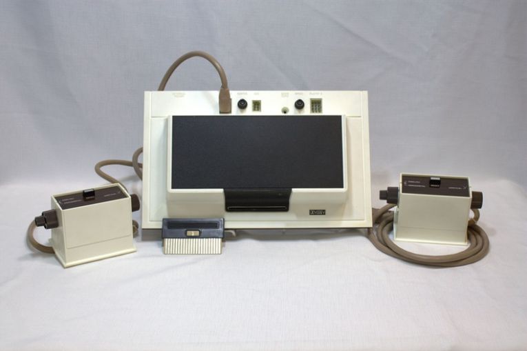 Первая игровая консоль Magnavox Odyssey, США — 1972