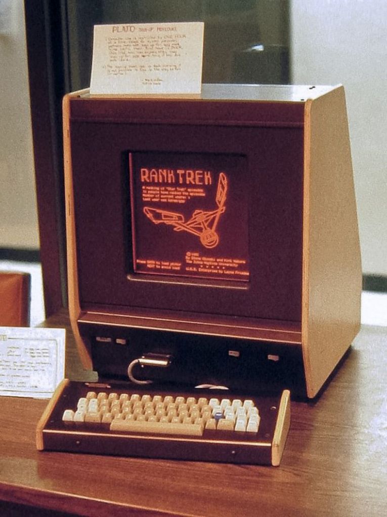 Первый плазменный дисплей. Компьютерный терминал PLATO V, США — 1981
